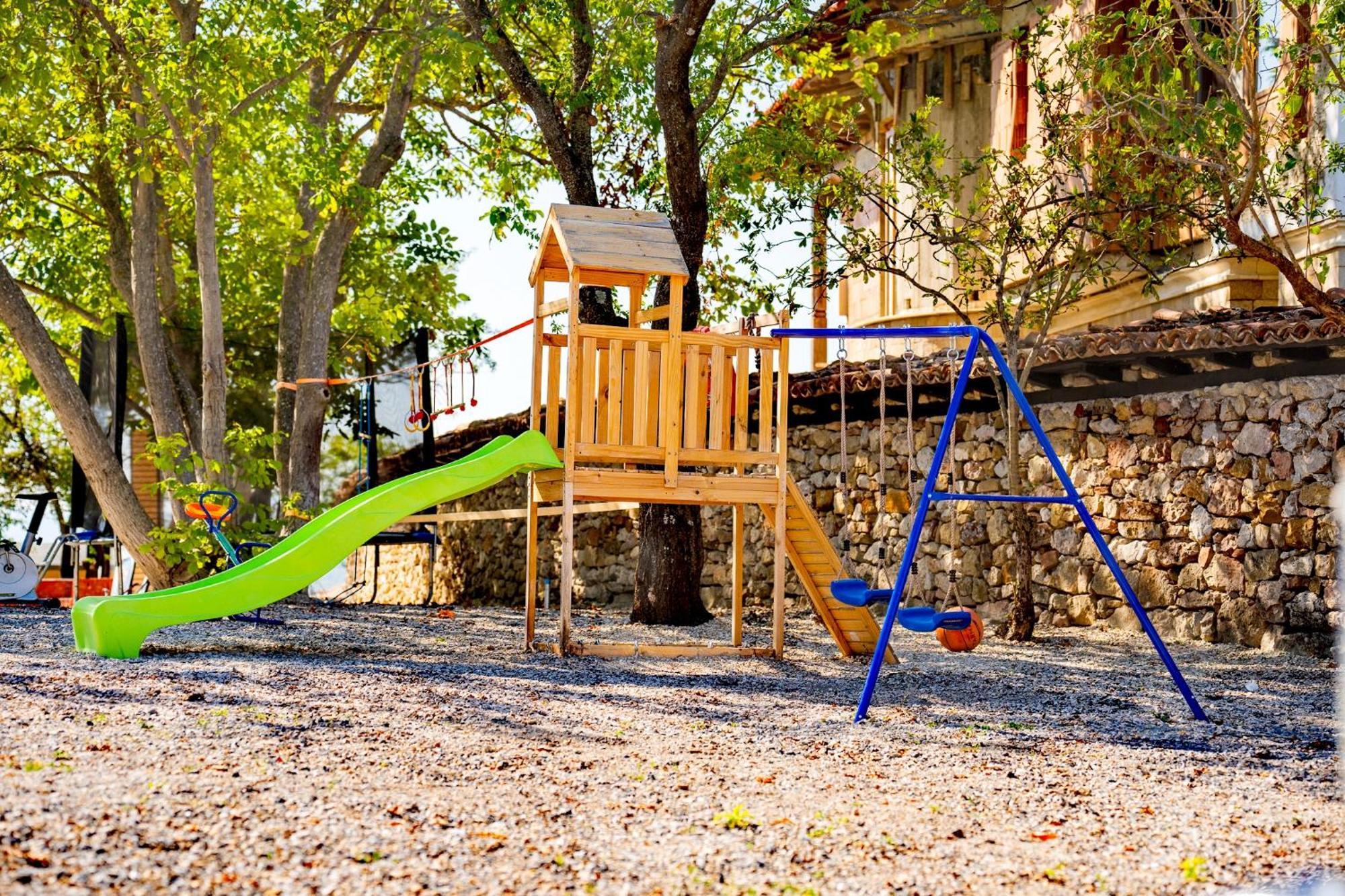 Complex Arbanashki Style-Panoramic View With Summer And Winter Terrace, Jacuzzi, Sauna, Children'S And Adult Area With Cinema Summer Arbanasi Exterior foto